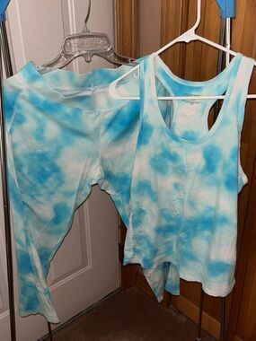 Victoria's Secret Blue & White Tie-Dye Tank and Legging Set